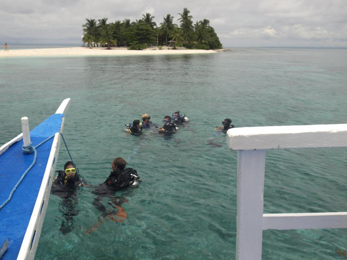 The Shark'S Tail Dive Resort Logon Luaran gambar